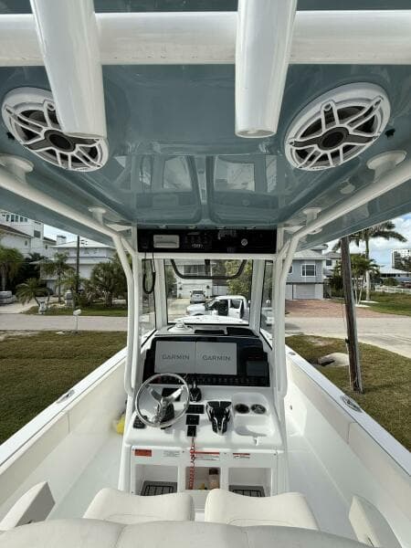 2025 Sea Hunt Escape 28 Center Console