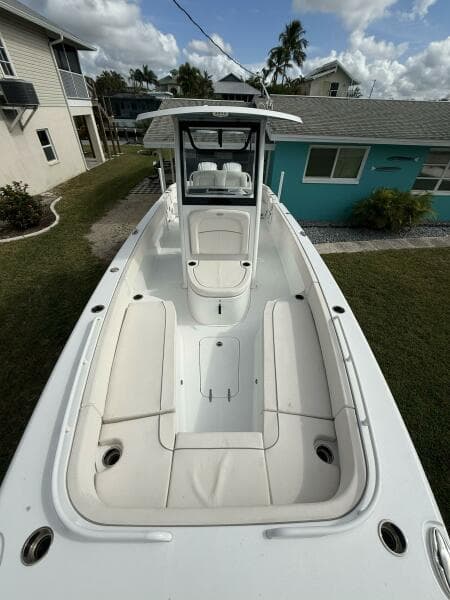 2025 Sea Hunt Escape 28 Center Console