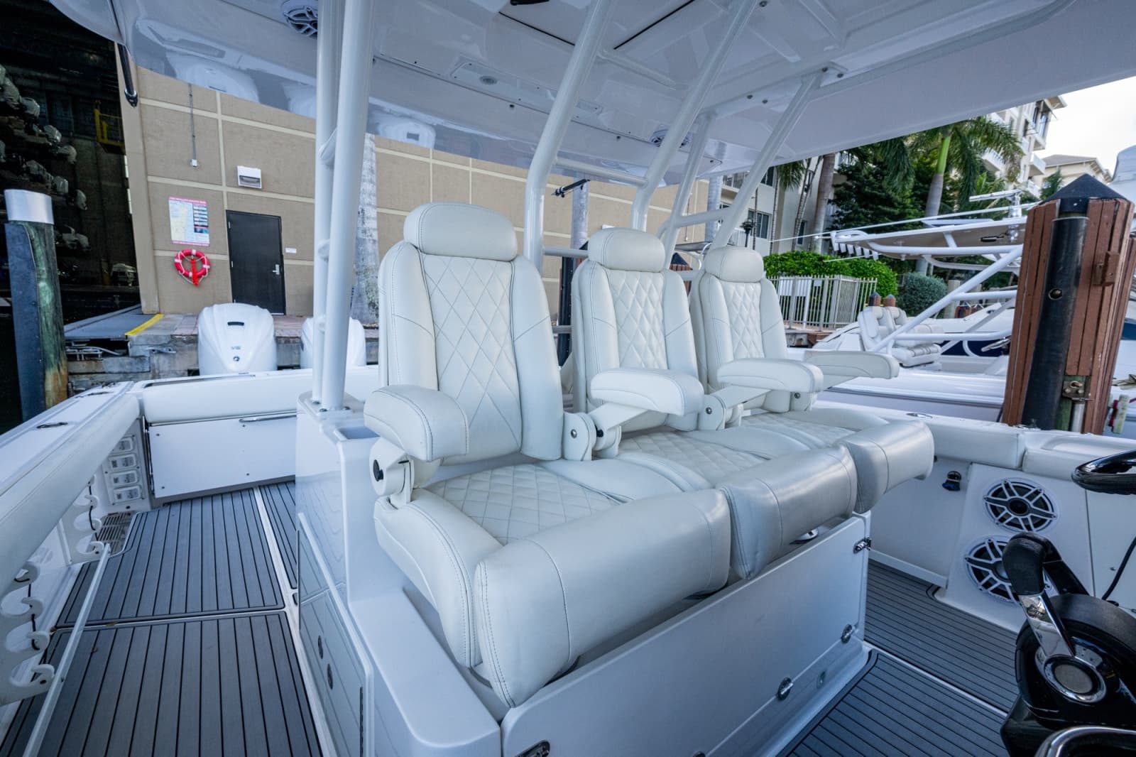 2020 Everglades 395 Center Console - Photo 5
