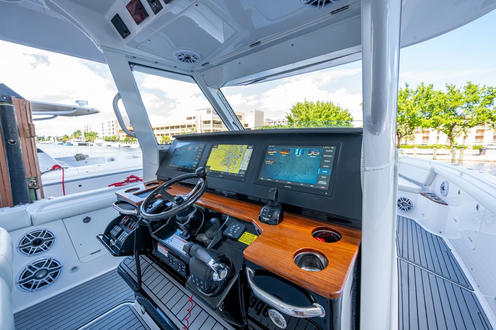 2020 Everglades 395 Center Console - Photo 24