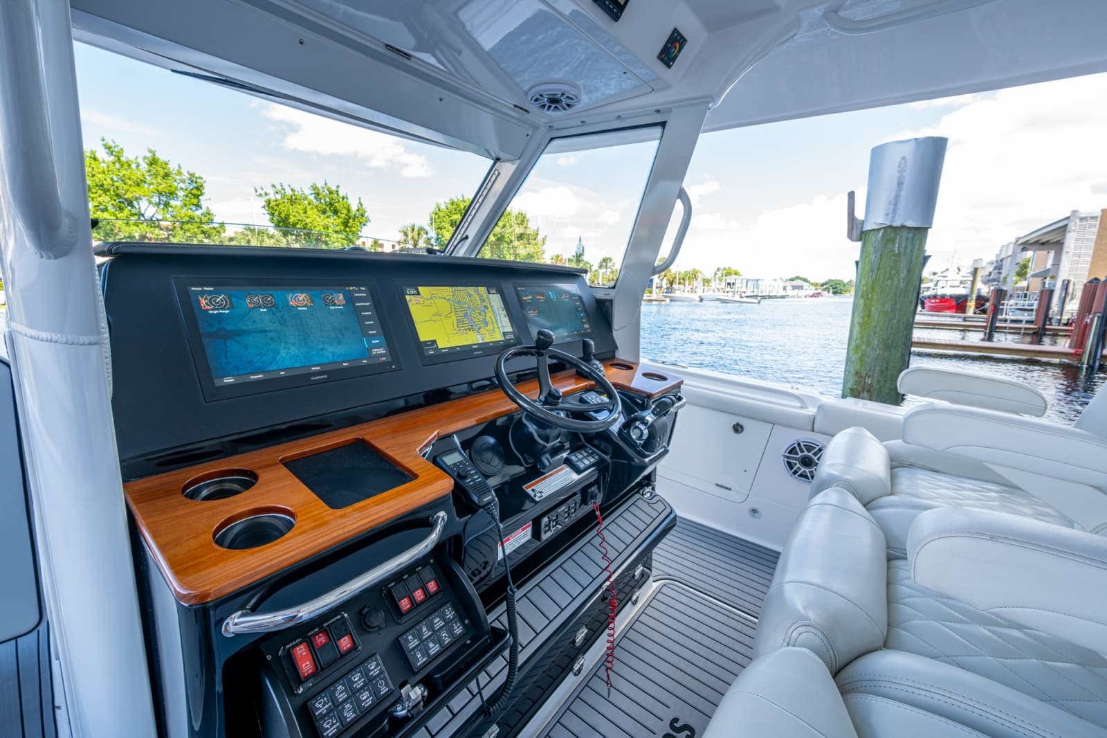 2020 Everglades 395 Center Console - Photo 25