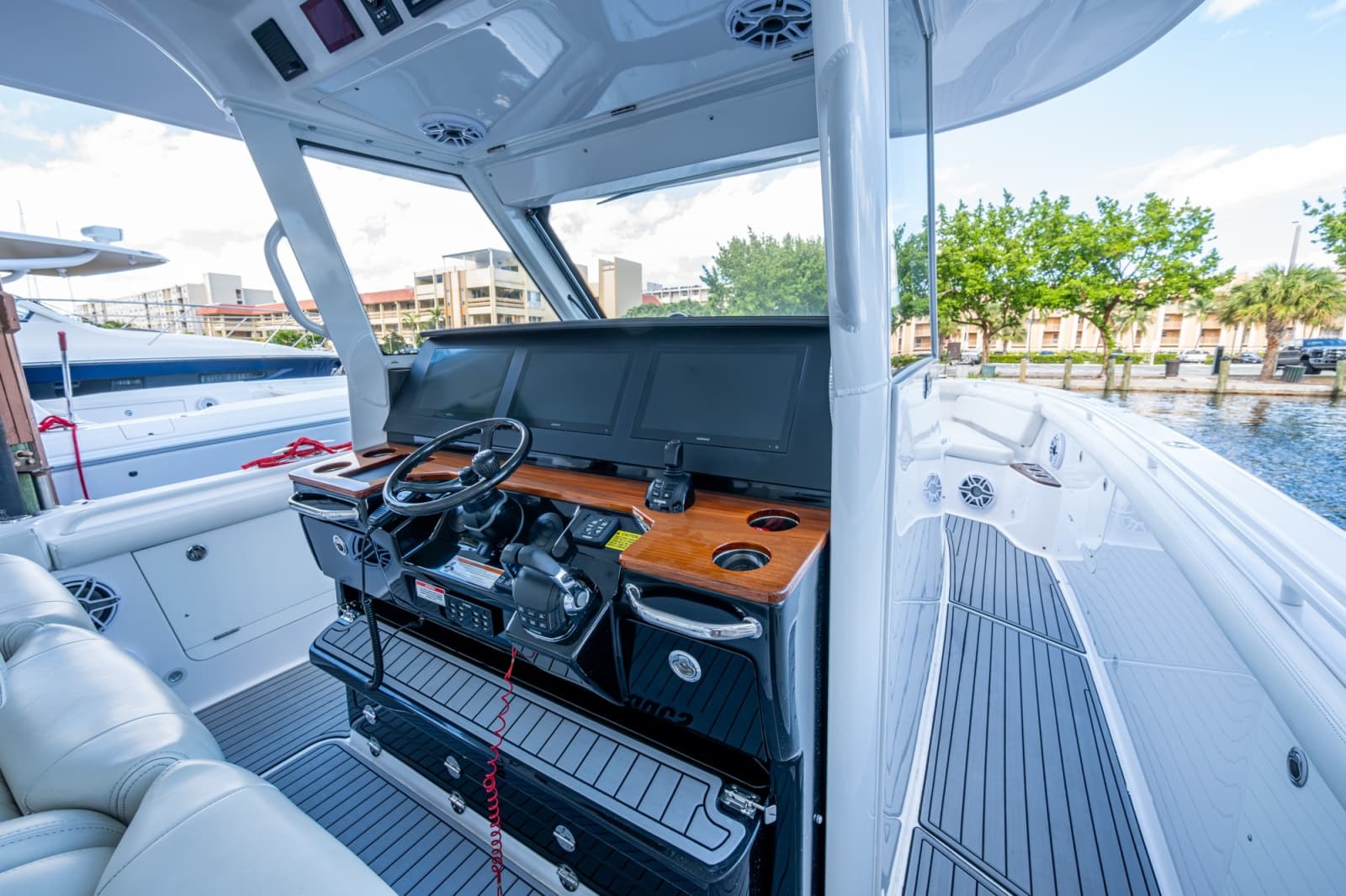 2020 Everglades 395 Center Console - Photo 9