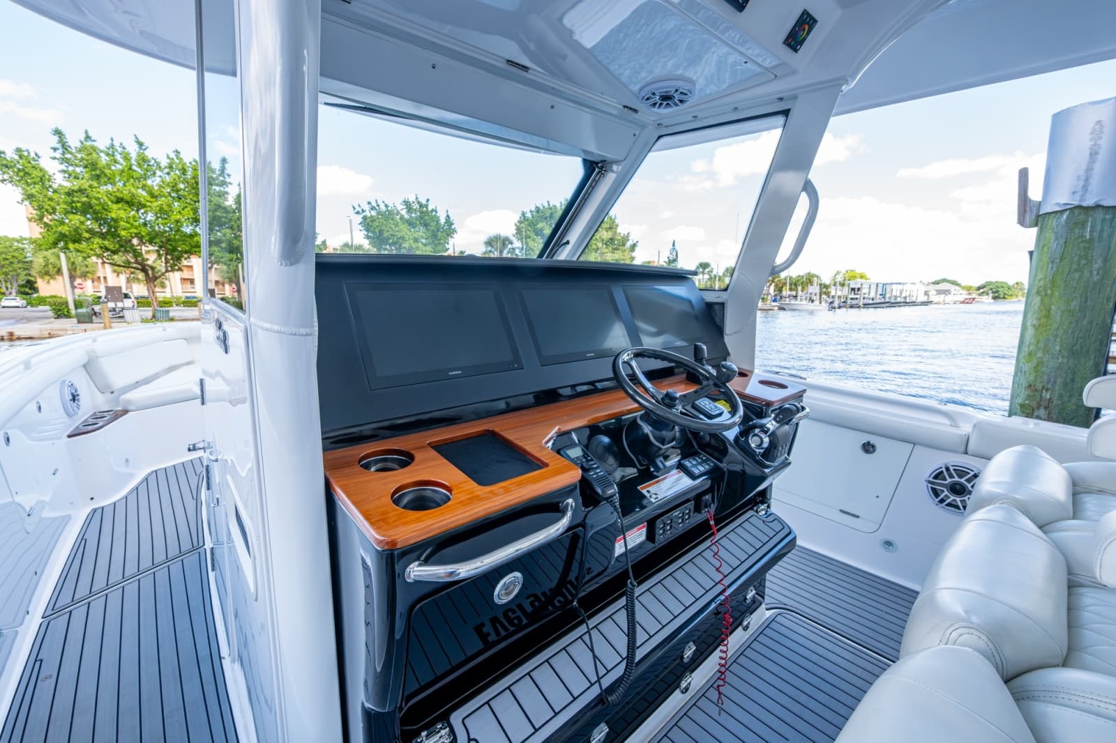2020 Everglades 395 Center Console - Photo 7