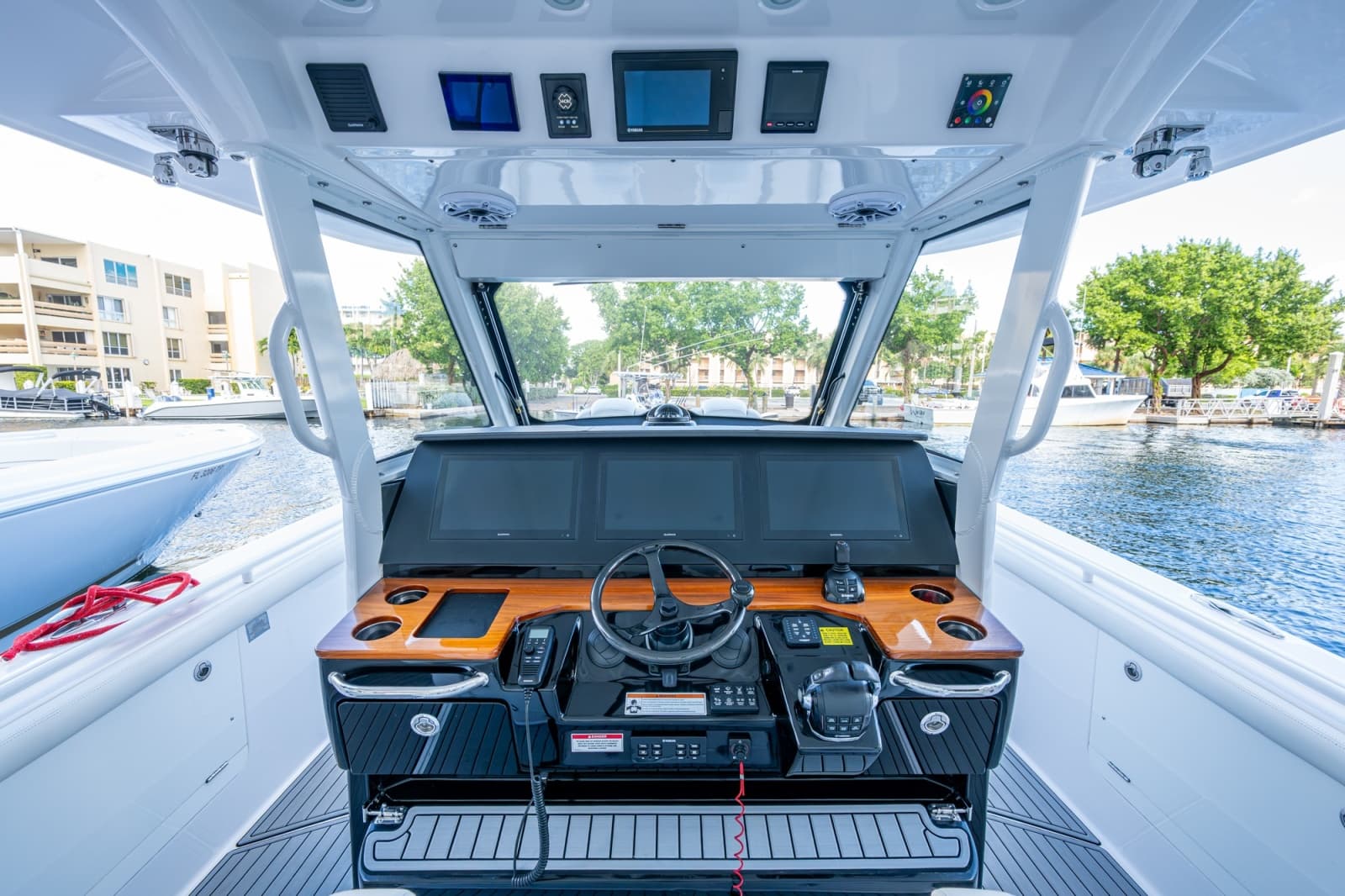 2020 Everglades 395 Center Console - Photo 8
