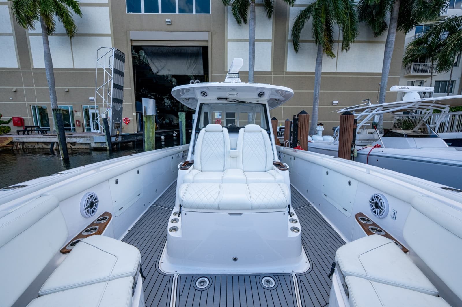 2020 Everglades 395 Center Console - Photo 4