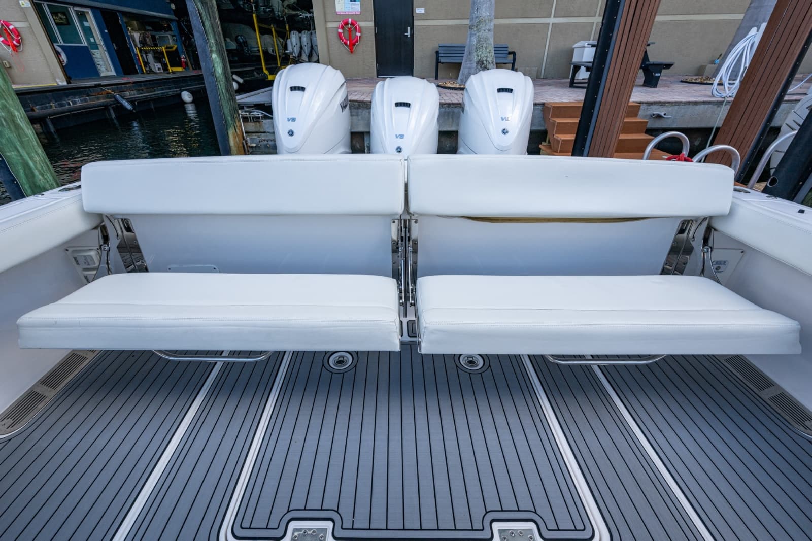 2020 Everglades 395 Center Console - Photo 19