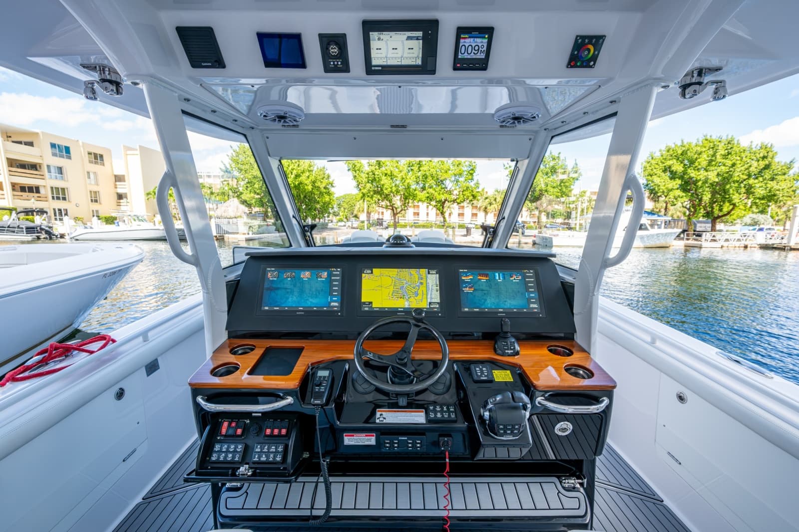 2020 Everglades 395 Center Console - Photo 26