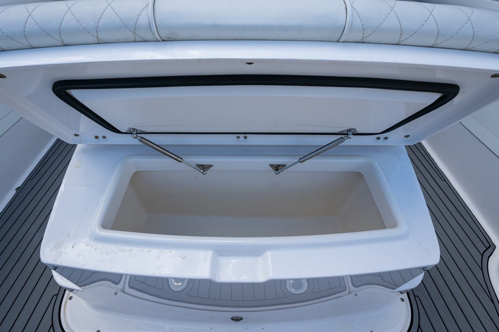 2020 Everglades 395 Center Console - Photo 32