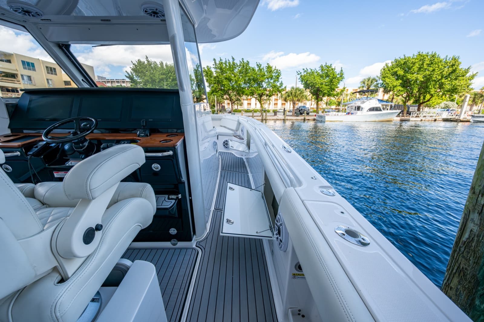 2020 Everglades 395 Center Console - Photo 10
