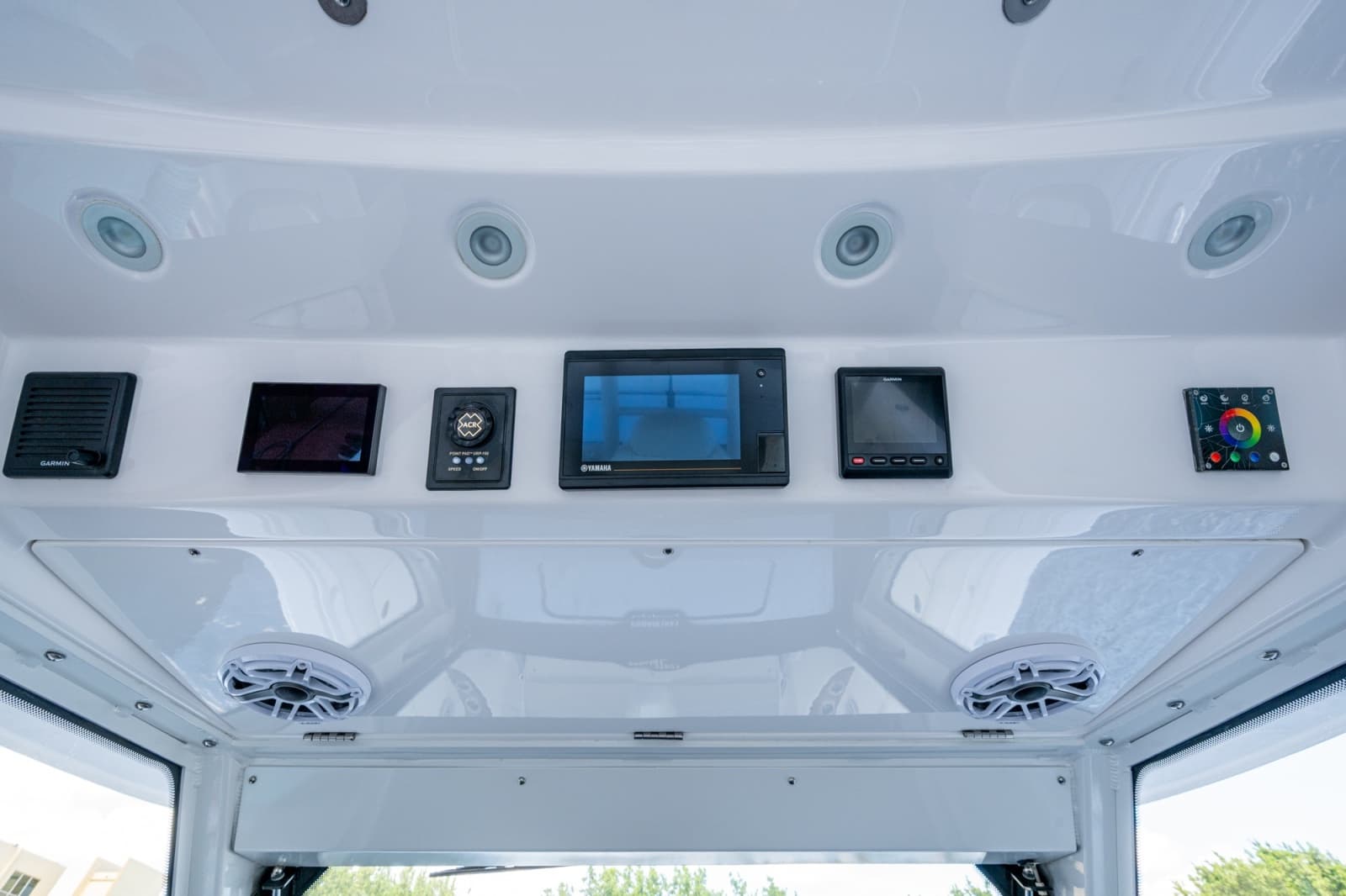 2020 Everglades 395 Center Console - Photo 16