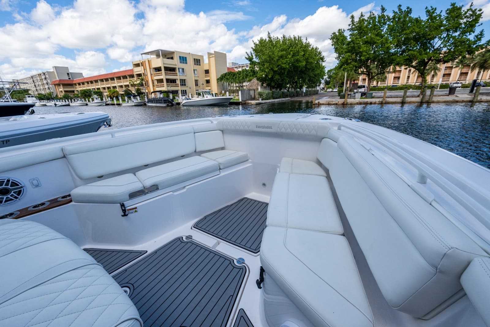 2020 Everglades 395 Center Console - Photo 34