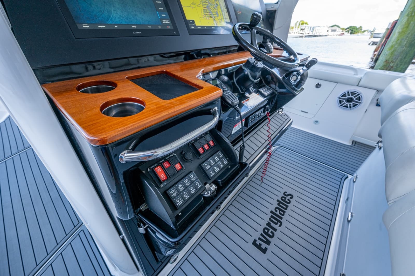 2020 Everglades 395 Center Console - Photo 18