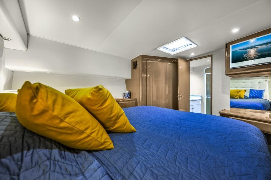 1999 Viking 58 Enclosed Flybridge