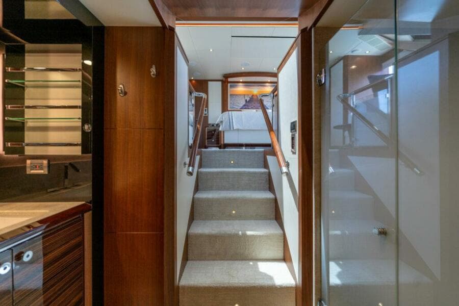 Ocean Alexander 100 ZEPHYR - Interior Master Stateroom Ensuite Head