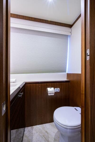 Ocean Alexander 100 ZEPHYR - Interior Flybridge Day Head