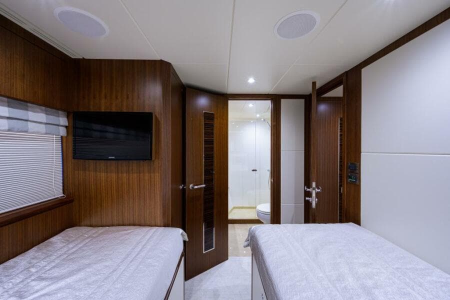 Ocean Alexander 100 ZEPHYR - Interior Guest Stateroom Port