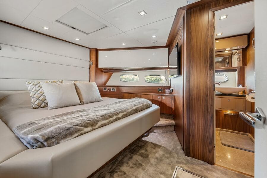 2013 Sunseeker Predator 84