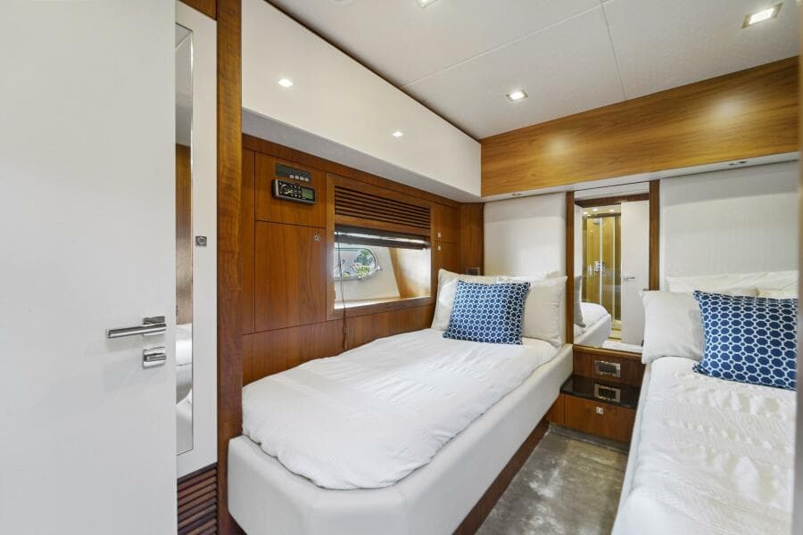 2013 Sunseeker Predator 84