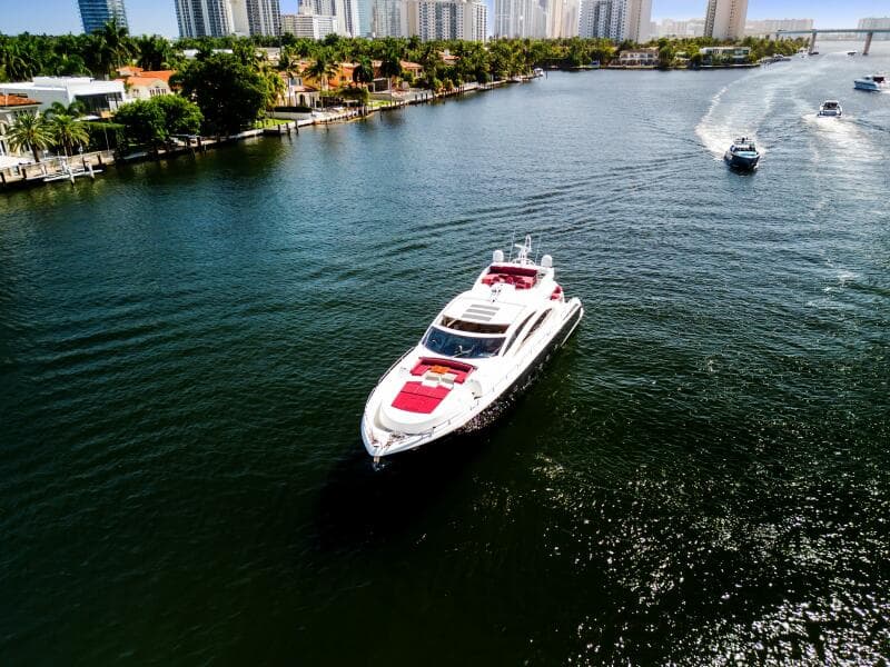 2013 Sunseeker Predator 84