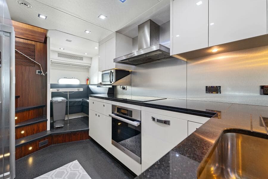 2013 Sunseeker Predator 84