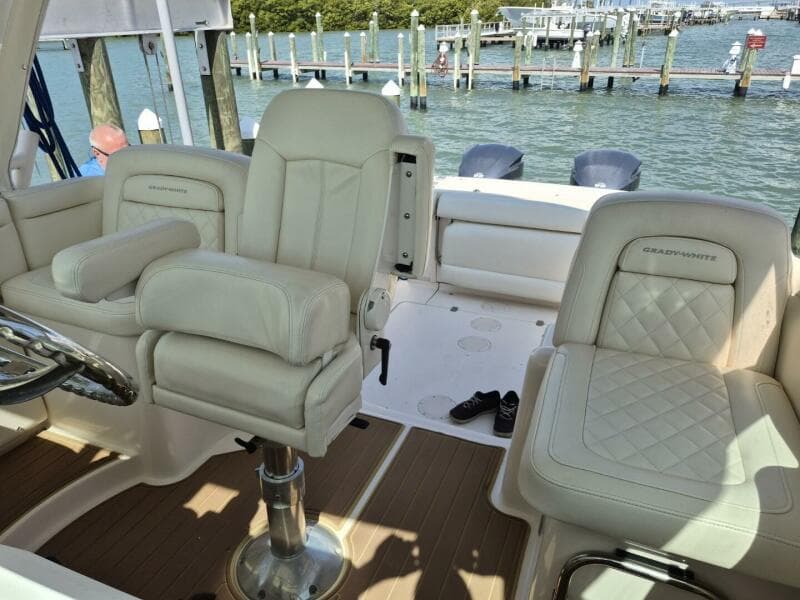 2018 Grady-White 330 Express