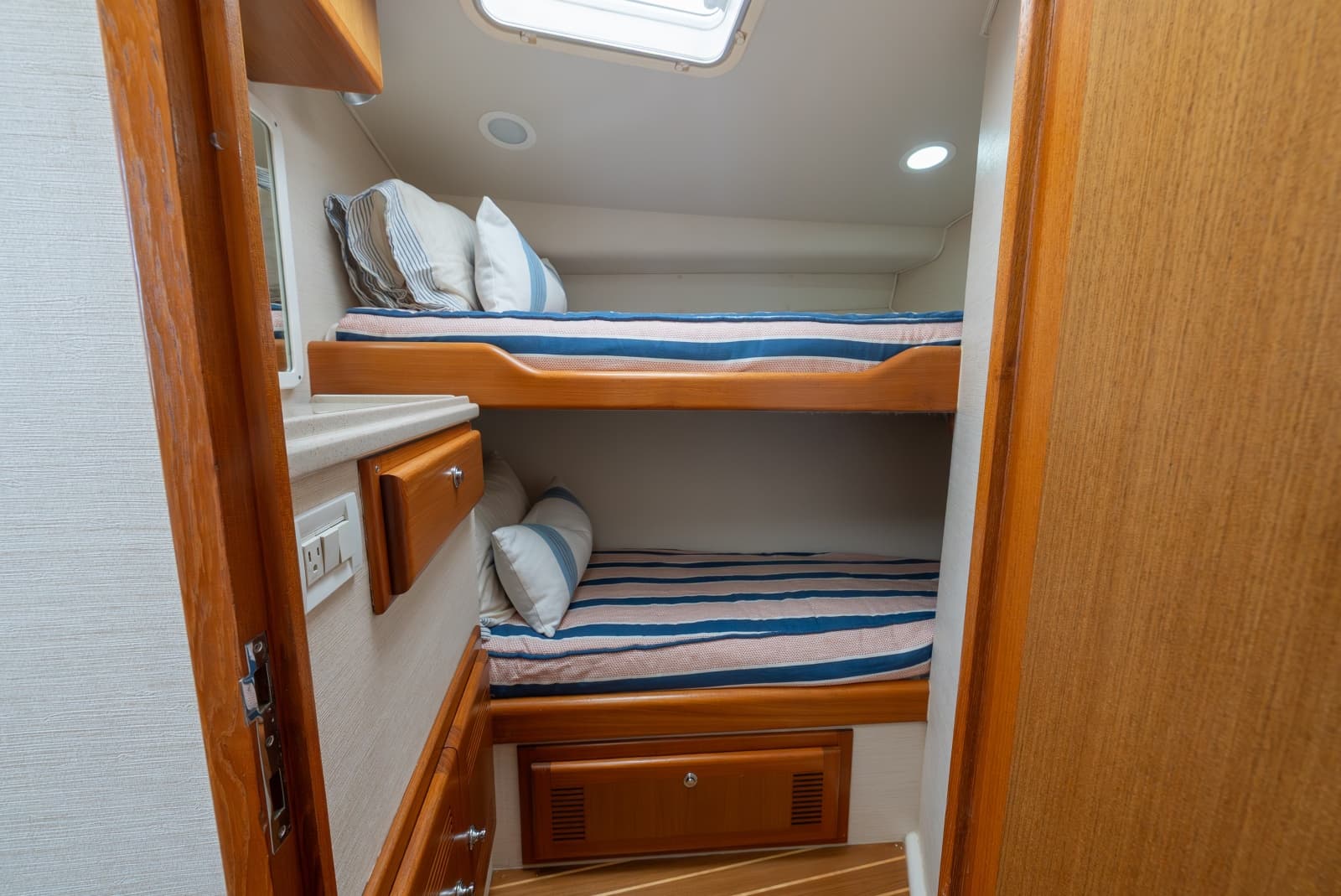 2002 Cabo 45 Express - Photo 115