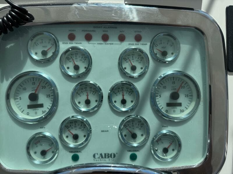 Cabo 45 EMMA - Cockpit Helm