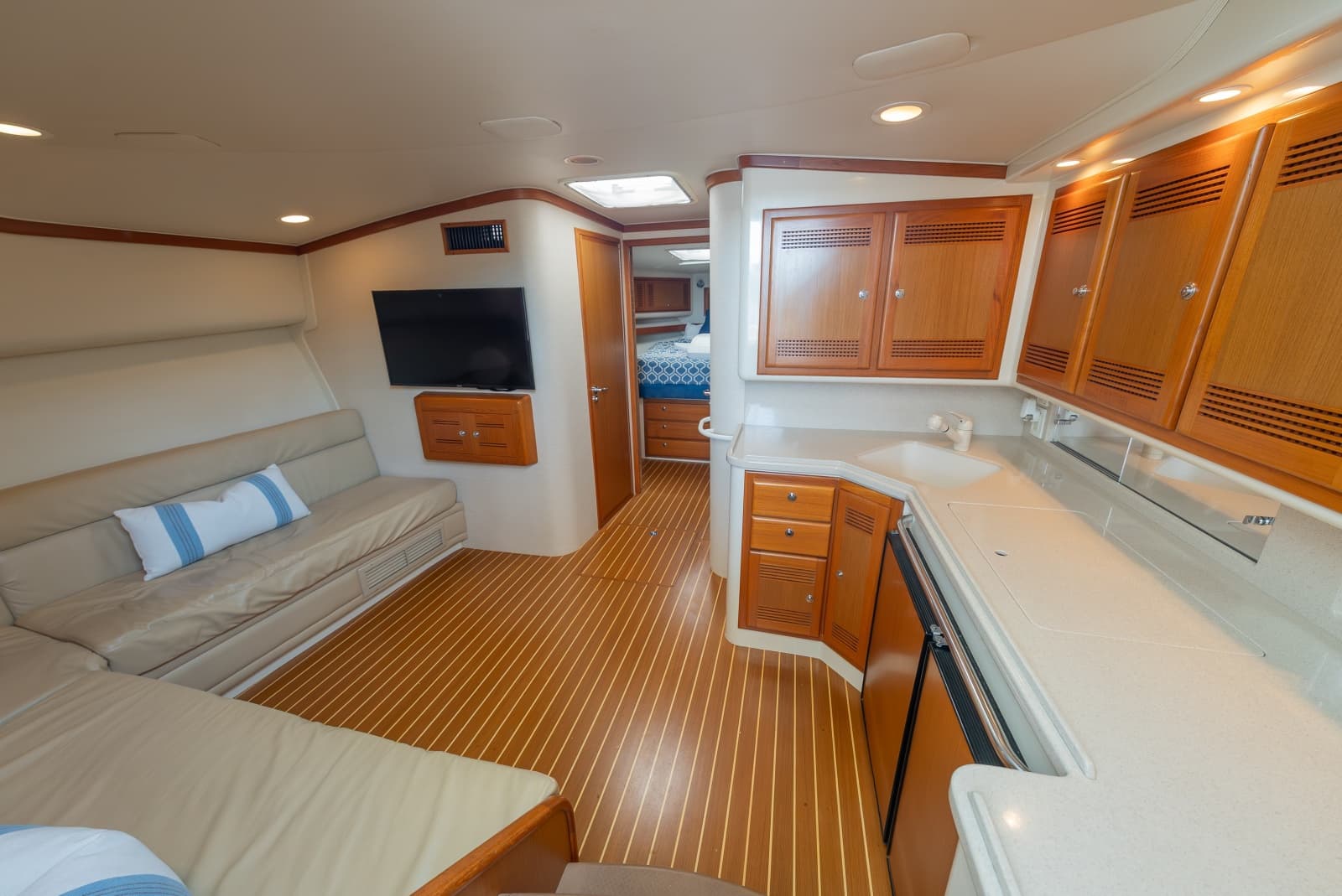 2002 Cabo 45 Express - Photo 87