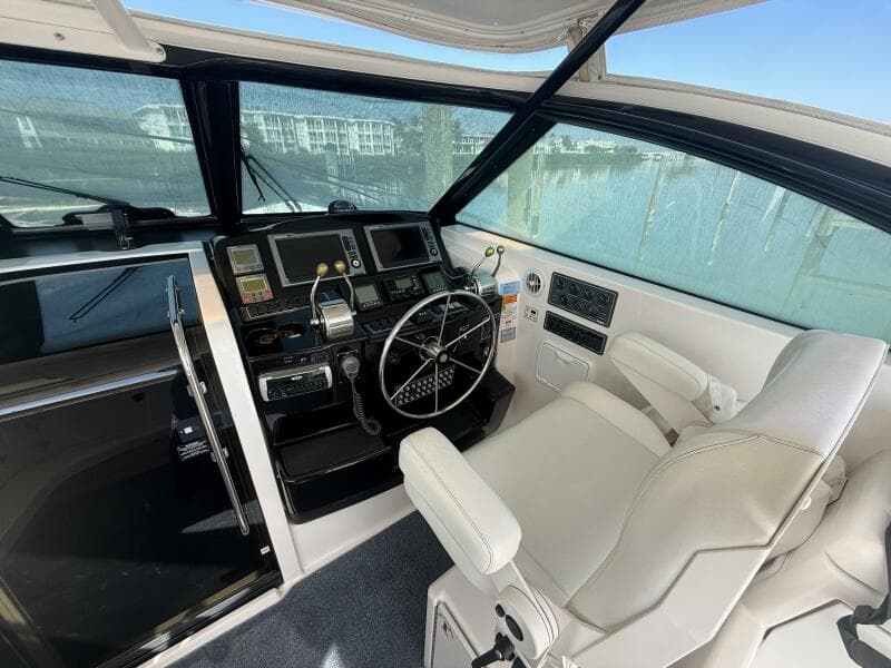 2004 Tiara Yachts 42 "Grande Gator" - Helm