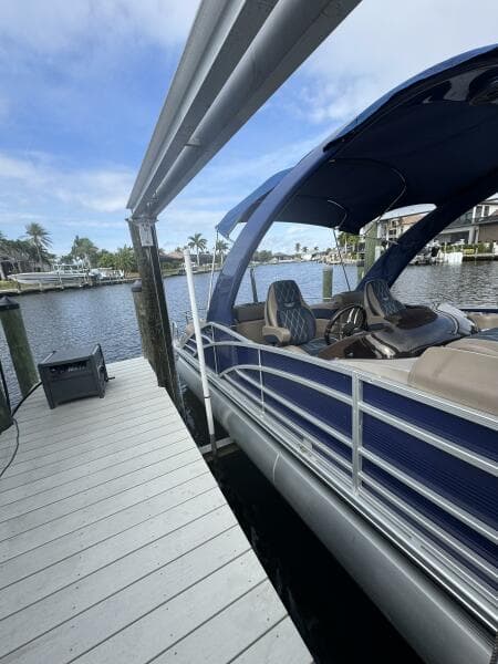 25' Bennington STBD 2