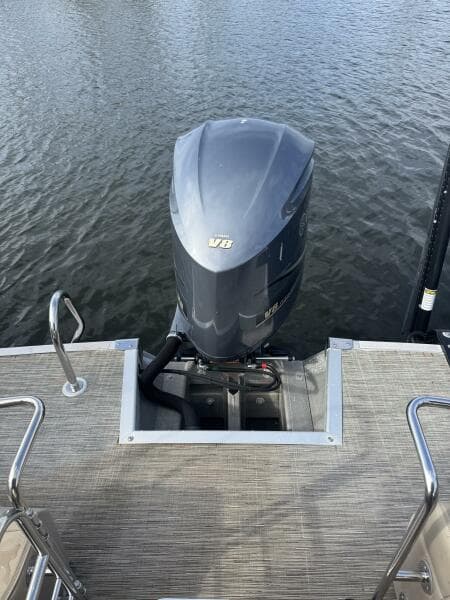 25' Bennington Yamaha outboard
