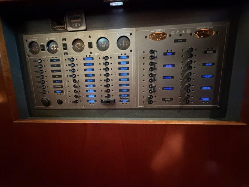 2004 Beneteau 57 Center Cockpit