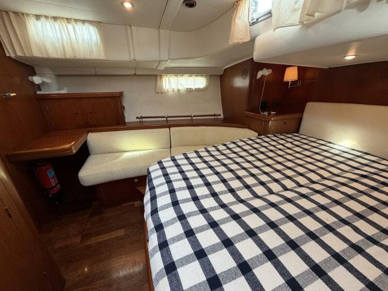 2004 Beneteau 57 Center Cockpit