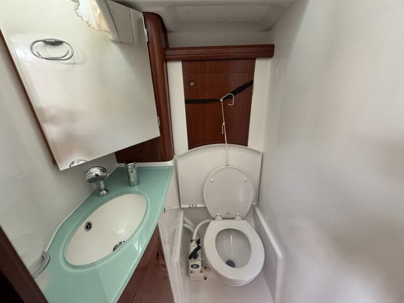 2004 Beneteau 57 Center Cockpit