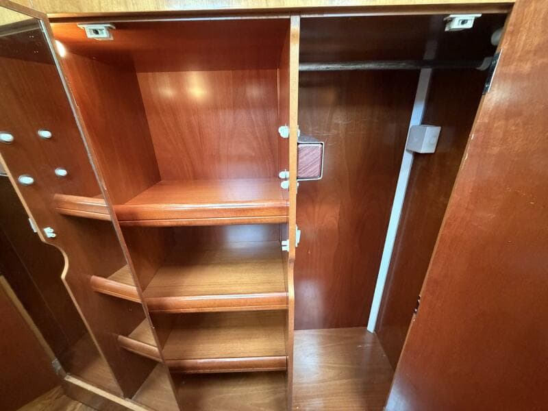 2004 Beneteau 57 Center Cockpit