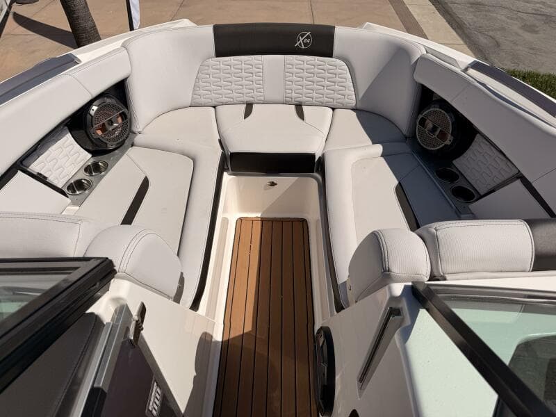 2021 Mastercraft X24