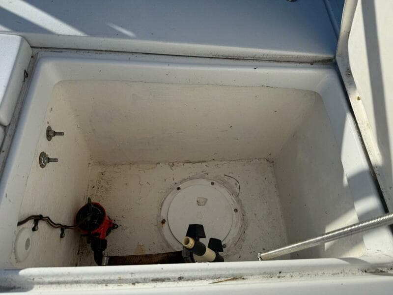 1986 Dolphin 18 Skiff