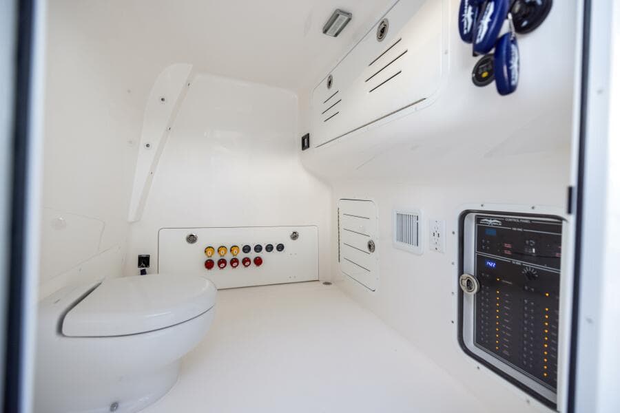 2024 Invincible 40 CAT