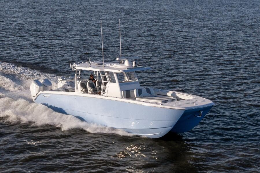 2024 Invincible 40 CAT