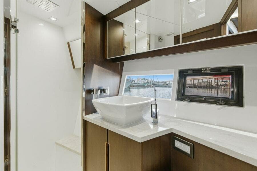 Galeon 58 560 Sky Nuckingfuts- Head