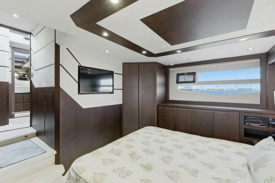 Galeon 58 560 Sky Nuckingfuts- Master Stateroom