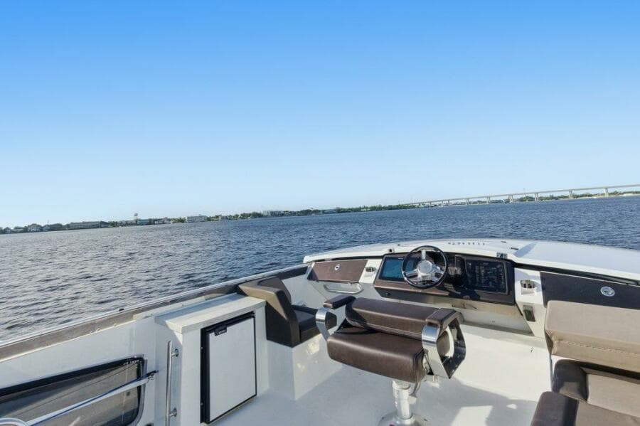 Galeon 58 560 Sky Nuckingfuts- Sky Bridge