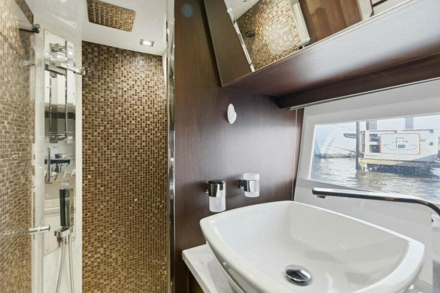 Galeon 58 560 Sky Nuckingfuts- Master Head