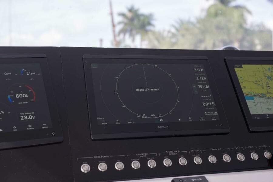 Cabo 41 Justice - Exterior Helm