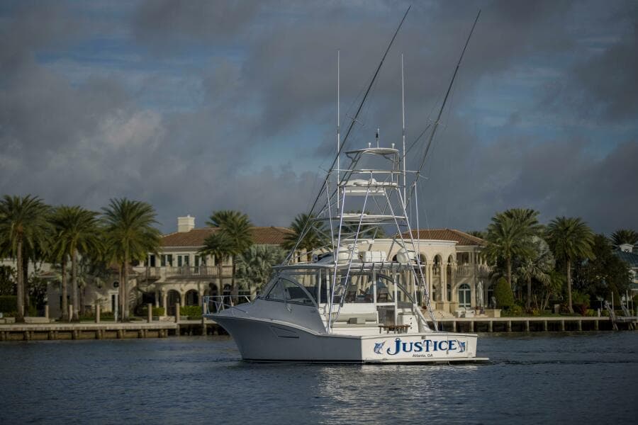 Cabo 41 Justice - Exterior Profile