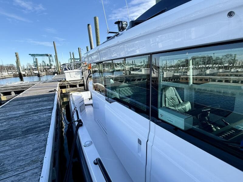 2023 Axopar 37 Cross Cabin