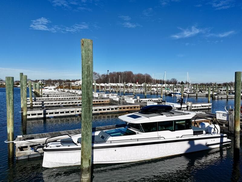 2023 Axopar 37 Cross Cabin