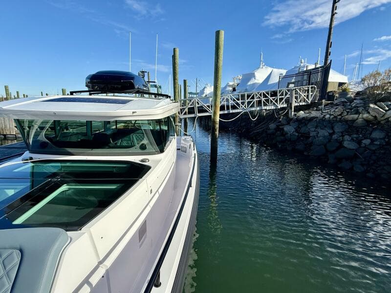 2023 Axopar 37 Cross Cabin