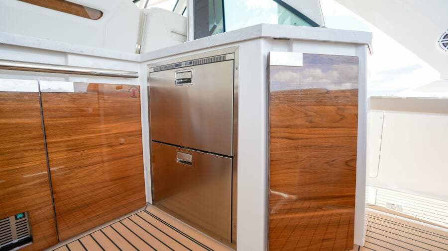 2024 Tiara Yachts 48 LS