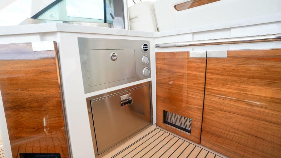 2024 Tiara Yachts 48 LS